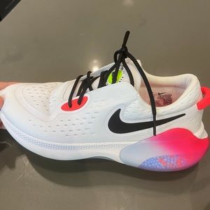 Nike joyride dual run shoes.